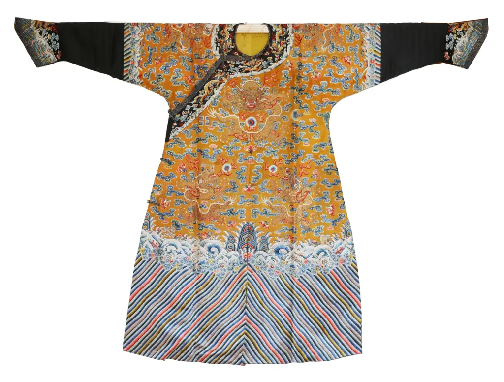 A mid-Qing Dynasty emperor’s dragon robe.